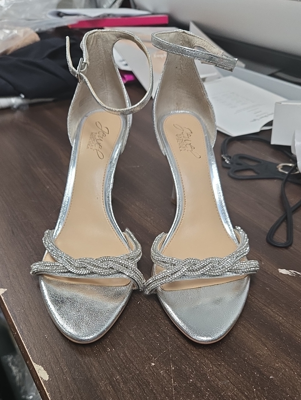 Jewel Badgley Mischka Size 8.5 Silver Heeled Sandal